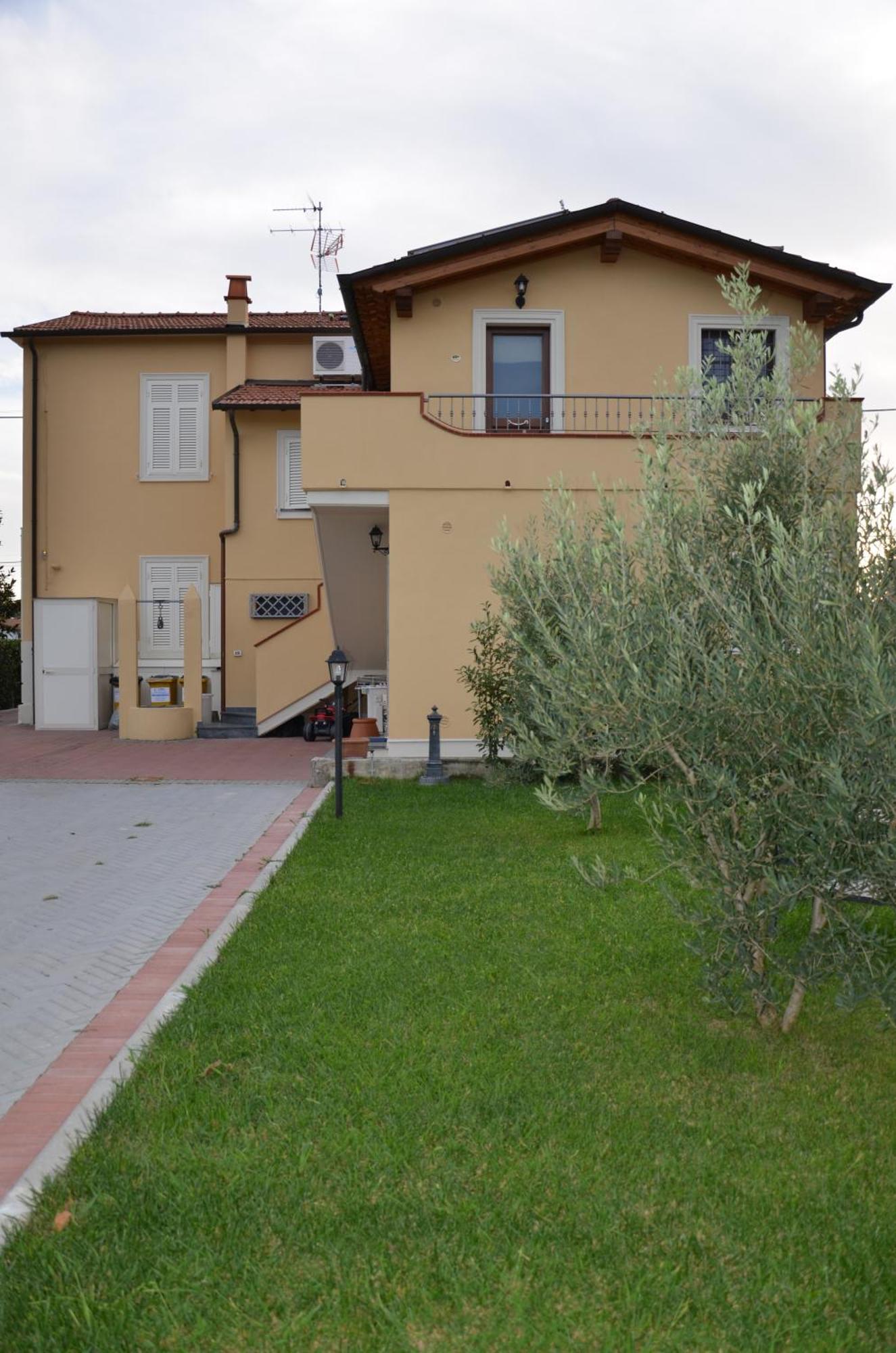 B & B Da Ferro Massarosa Bagian luar foto