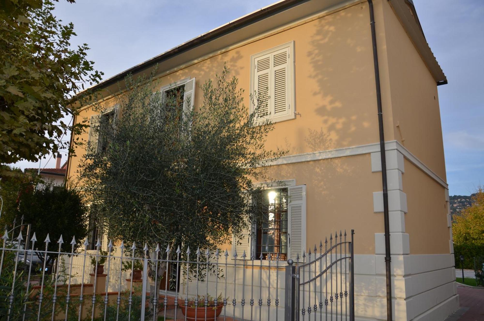 B & B Da Ferro Massarosa Bagian luar foto