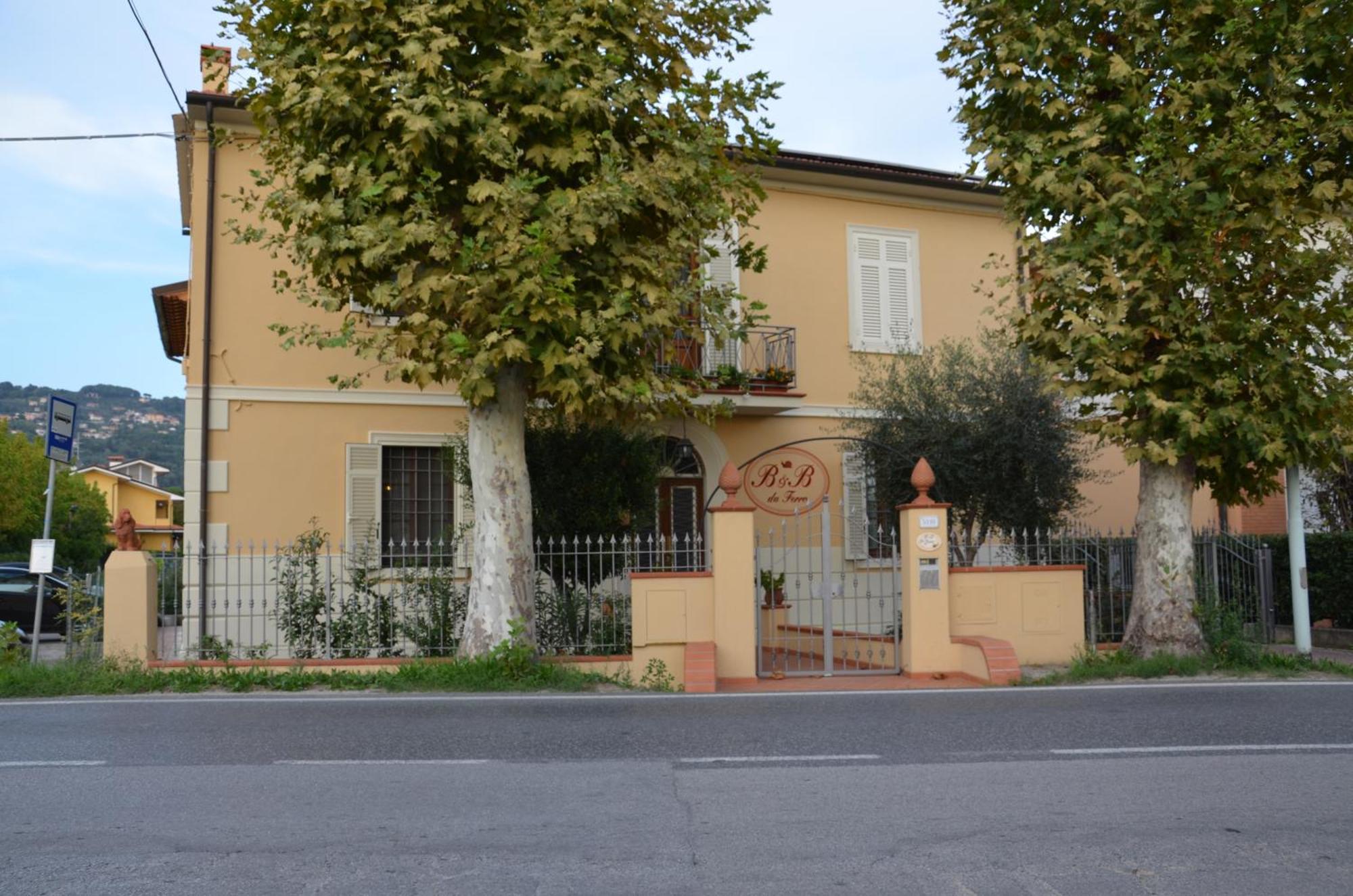 B & B Da Ferro Massarosa Bagian luar foto