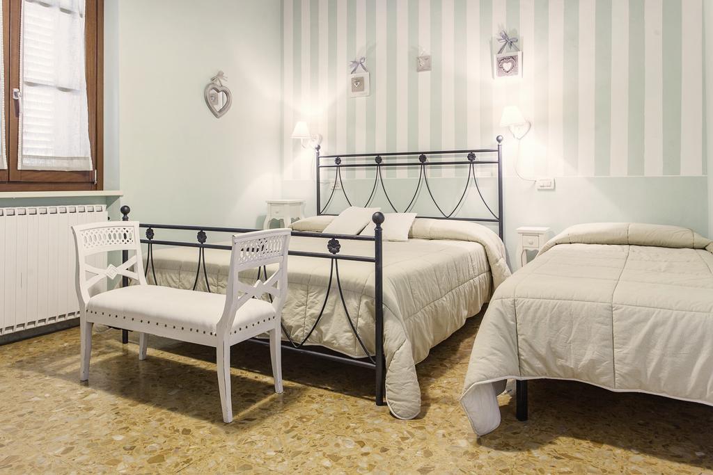 B & B Da Ferro Massarosa Bagian luar foto