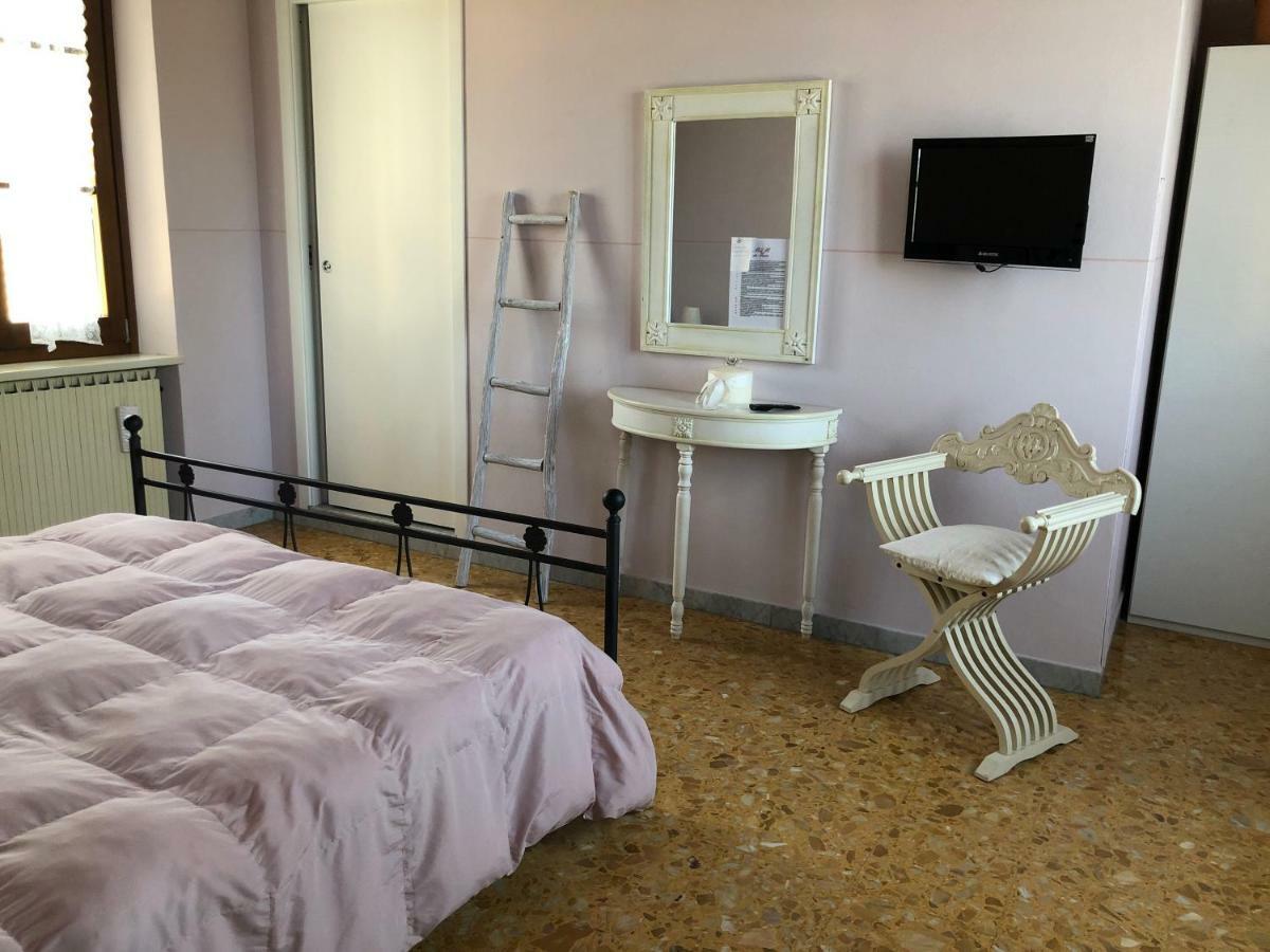 B & B Da Ferro Massarosa Bagian luar foto